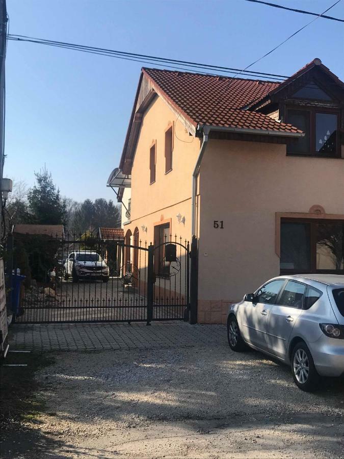 Car-Es Panzio Hotell Veľký Meder Exteriör bild